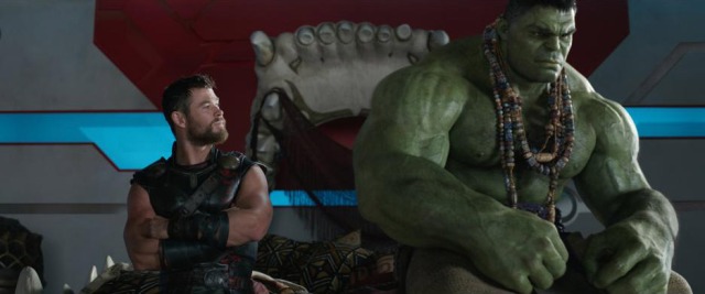 Thor e Hulk sentados