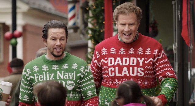 Ferrell e Wahlberg com roupas natalinas
